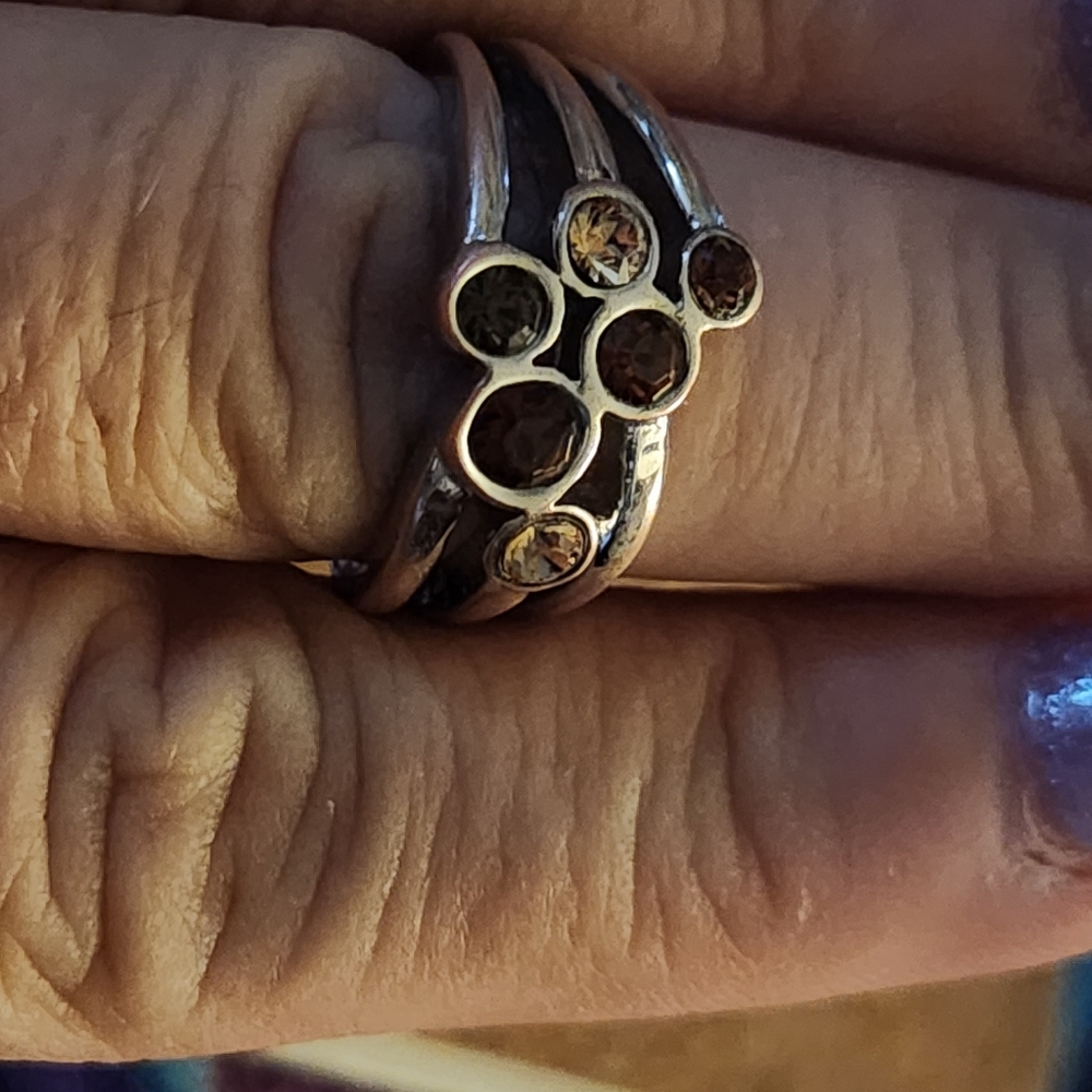 Lia Sophia Silvertone ring with brown stones - Picture 4 of 4